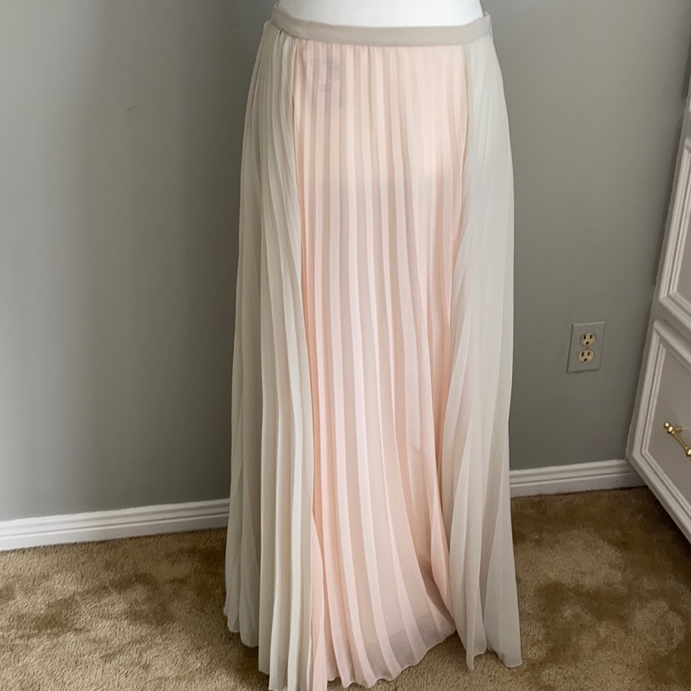 Pleated skirt